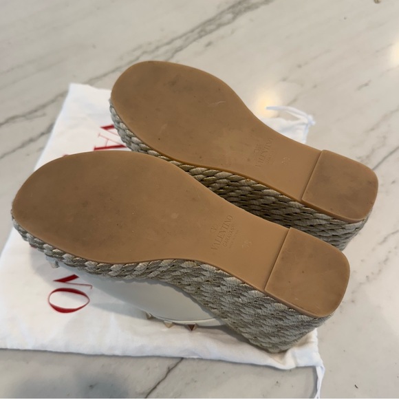 Valentino Garavani Rockstud wedges in ivory size 38. - Picture 4 of 4